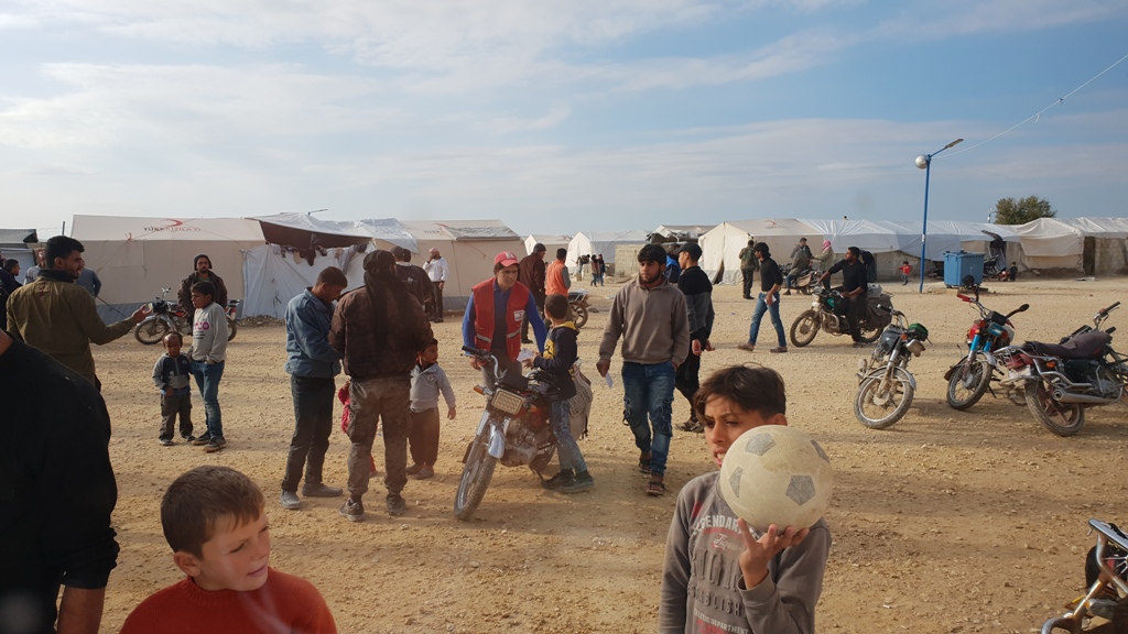 Suriye nin Azez bölgesinde bulunan 1.200 kişilik Al Ball Kampına maddi yardım sağlandı